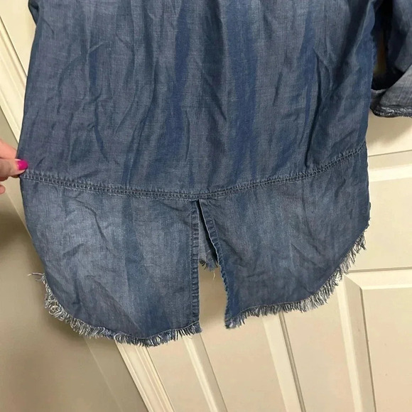 Anthropologie cloth & stone Chambray Distressed Raw Hem Button Shirt S - Picture 8 of 9